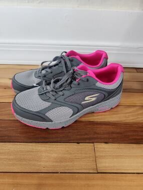 Womens Skechers Go Run Gray Pink Size 10 Air Cooled Goga Mat Excellent Condition